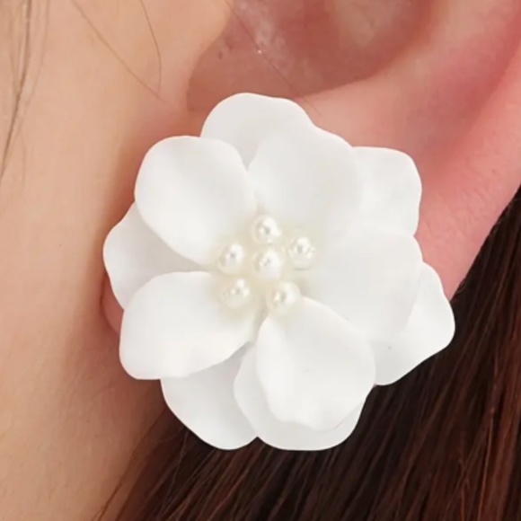 Camellia Earrings, 2 color : White & Black - Picture 3 of 6